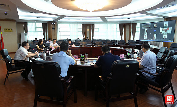 2021年7月25日,元方主持召開(kāi)疫情防控應(yīng)急指揮部會(huì)議 張莉 攝.jpg