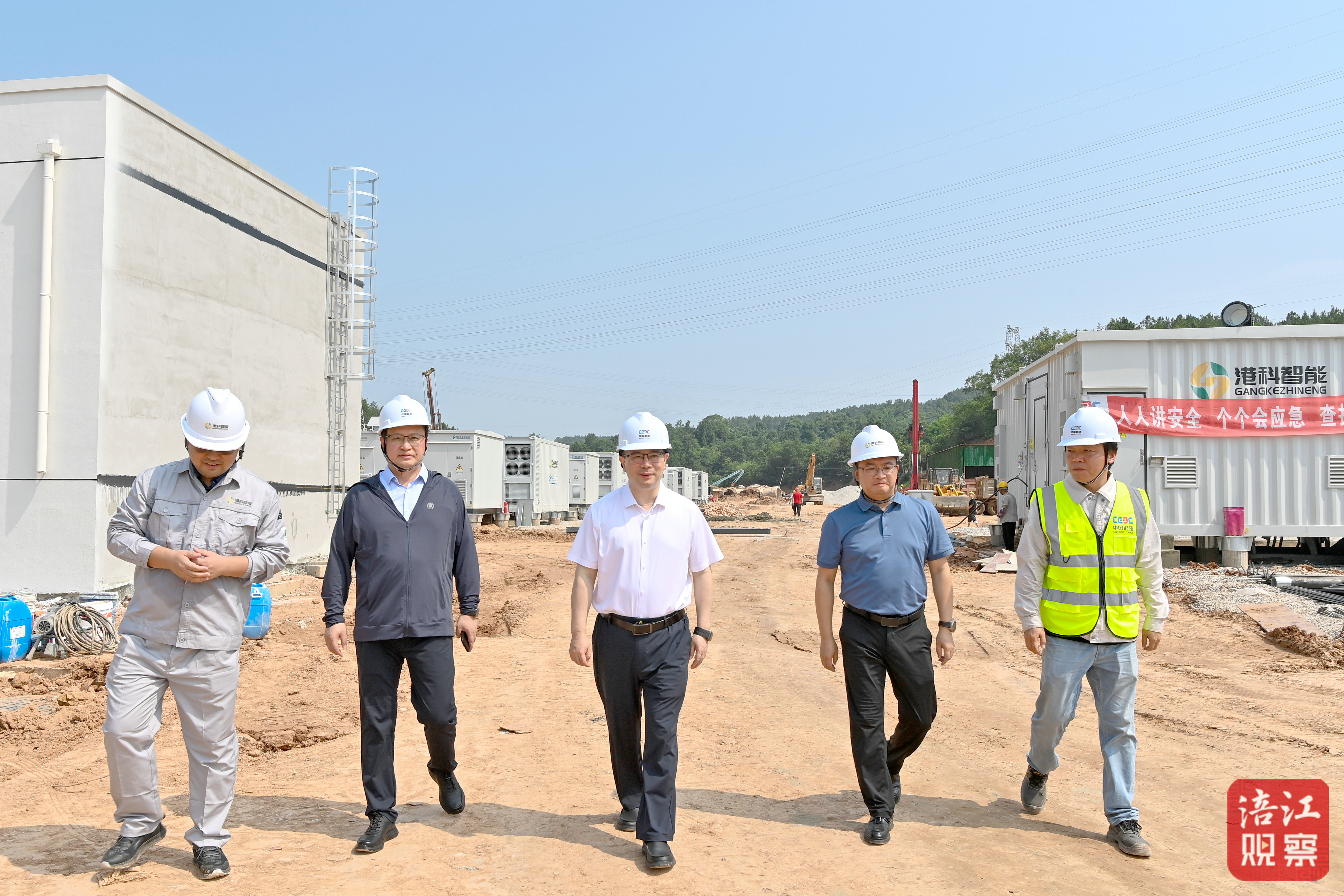 李云市長調研迎峰度夏電力保障和電網基礎設施建設工作(綿陽港旗游仙區300MW600MWh電化學儲能電站項目現場).jpg